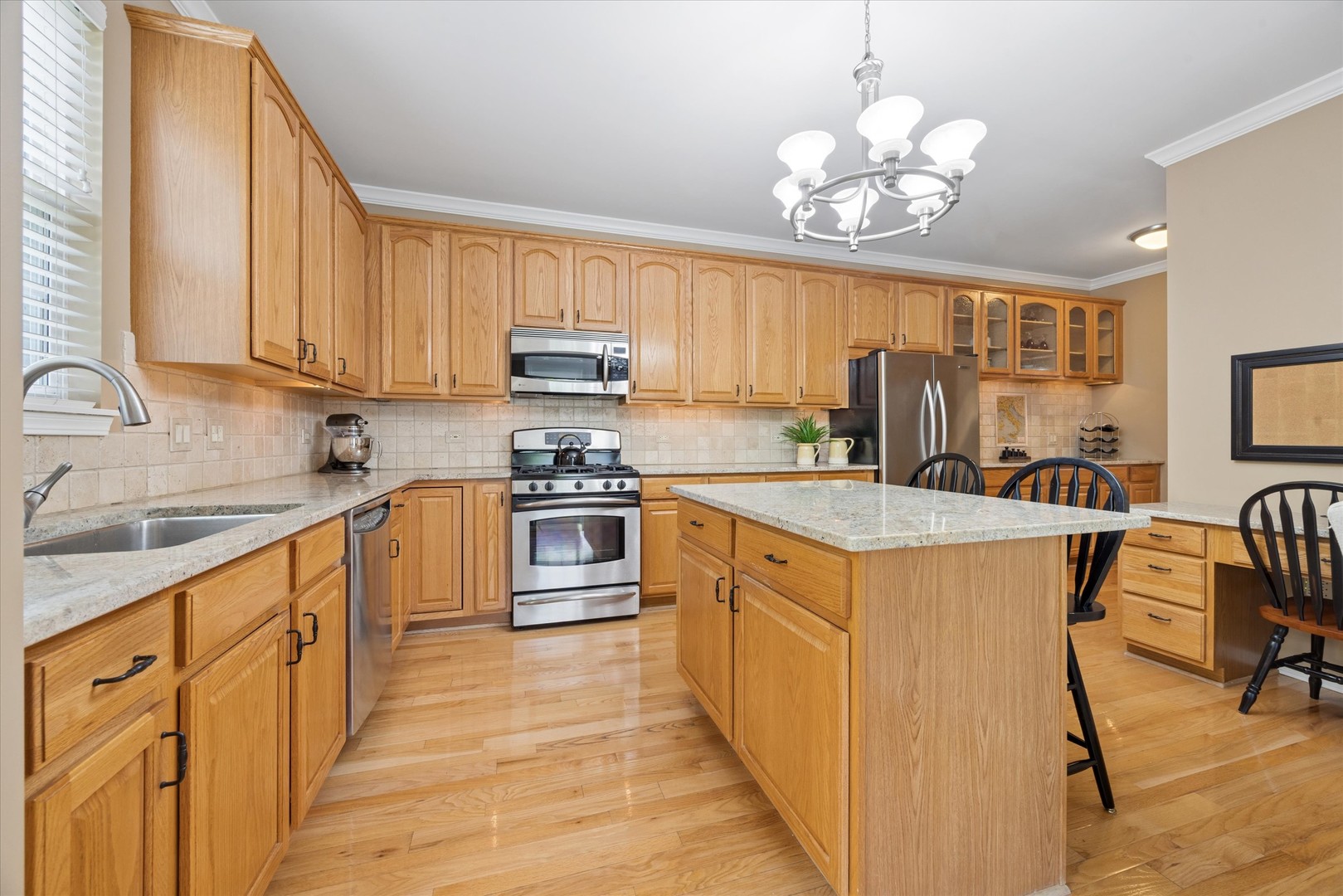 621 Dunhill Lane, Carol Stream, IL 60188