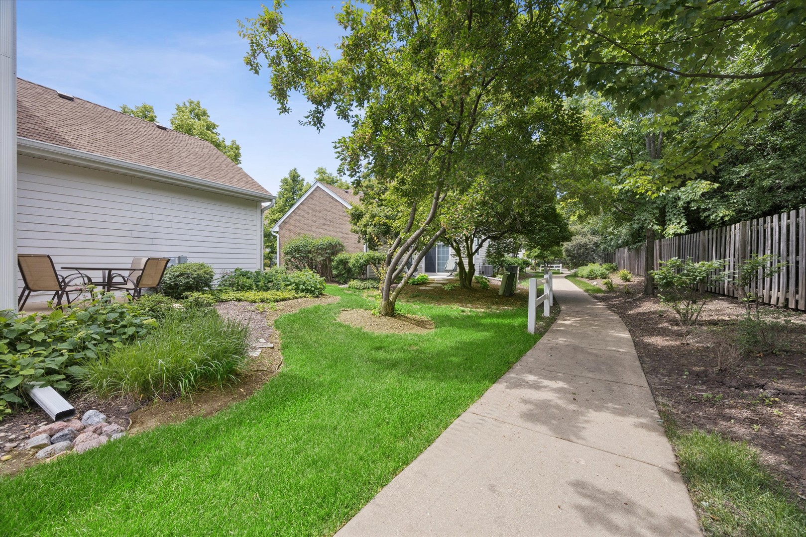 621 Dunhill Lane, Carol Stream, IL 60188
