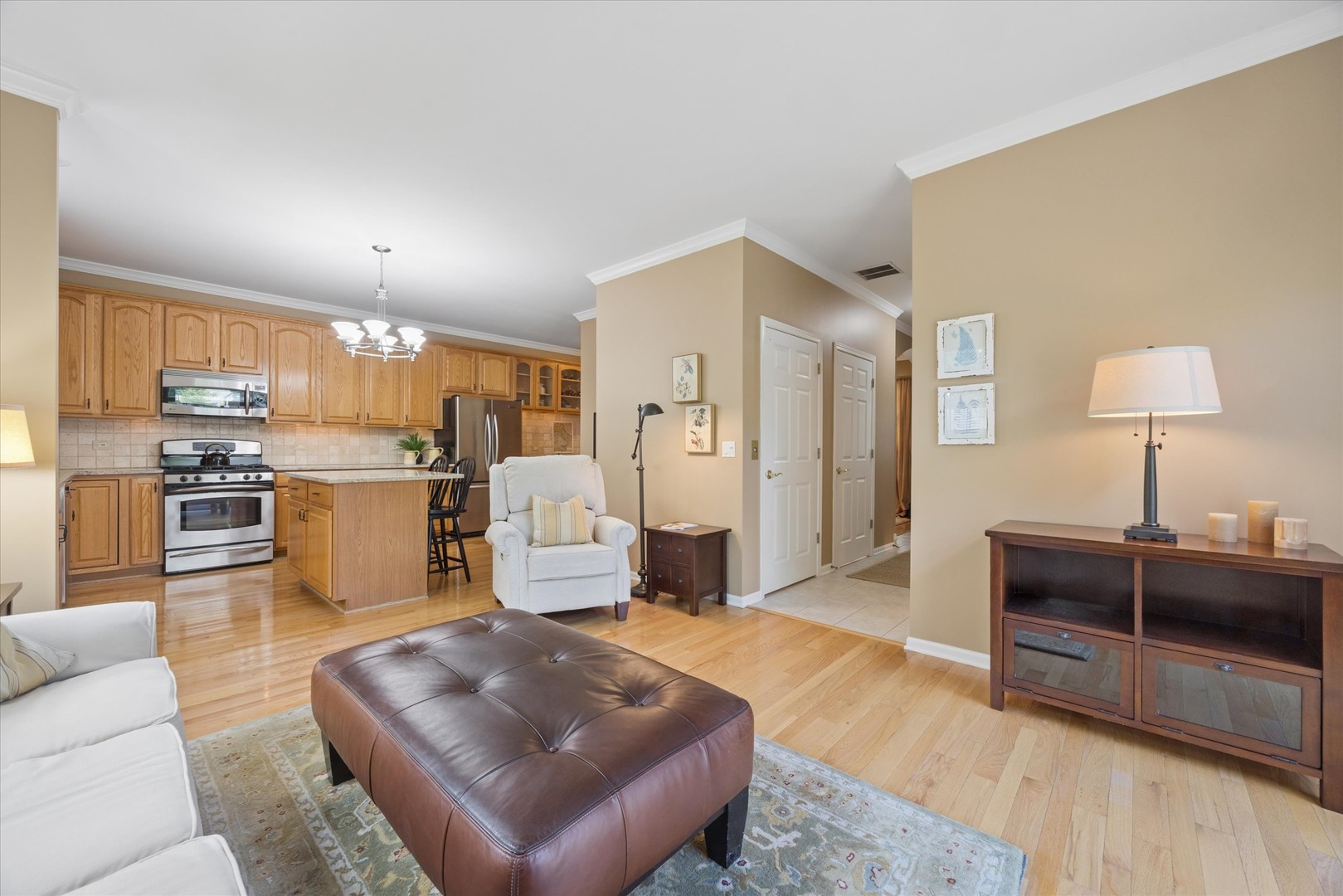 621 Dunhill Lane, Carol Stream, IL 60188