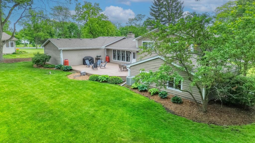 325 Canterbury Lane, Inverness, IL 60010