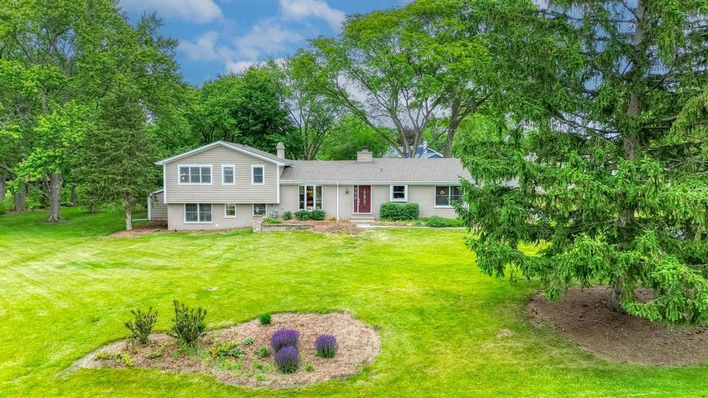 325 Canterbury Lane, Inverness, IL 60010