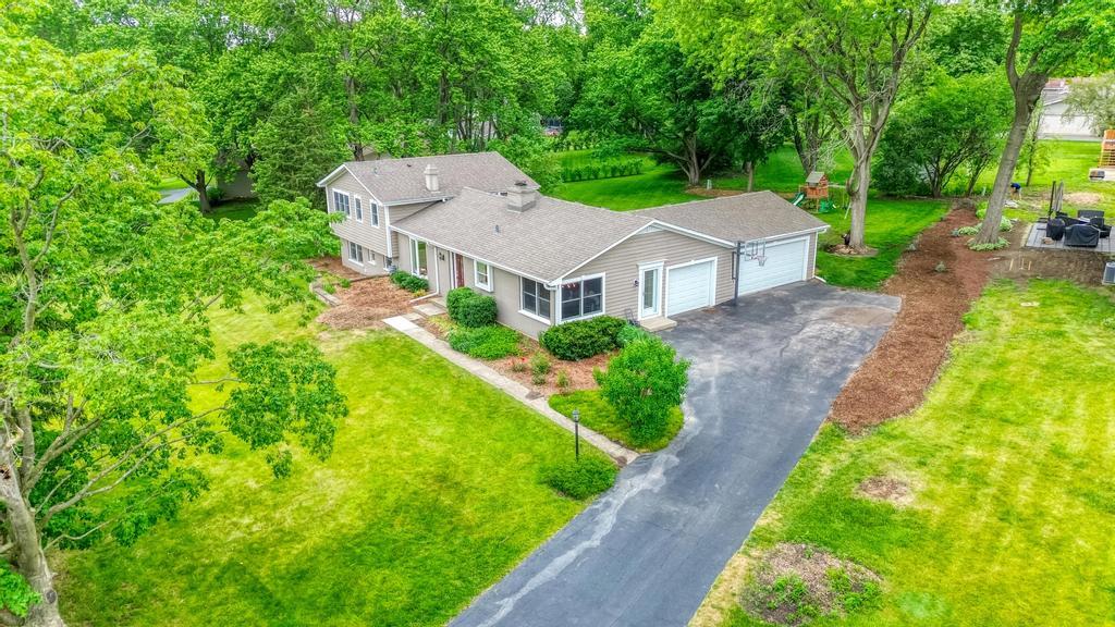 325 Canterbury Lane, Inverness, IL 60010