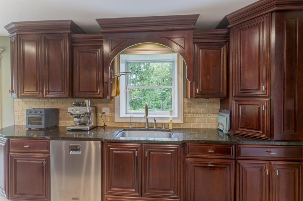 325 Canterbury Lane, Inverness, IL 60010