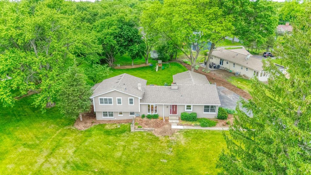 325 Canterbury Lane, Inverness, IL 60010