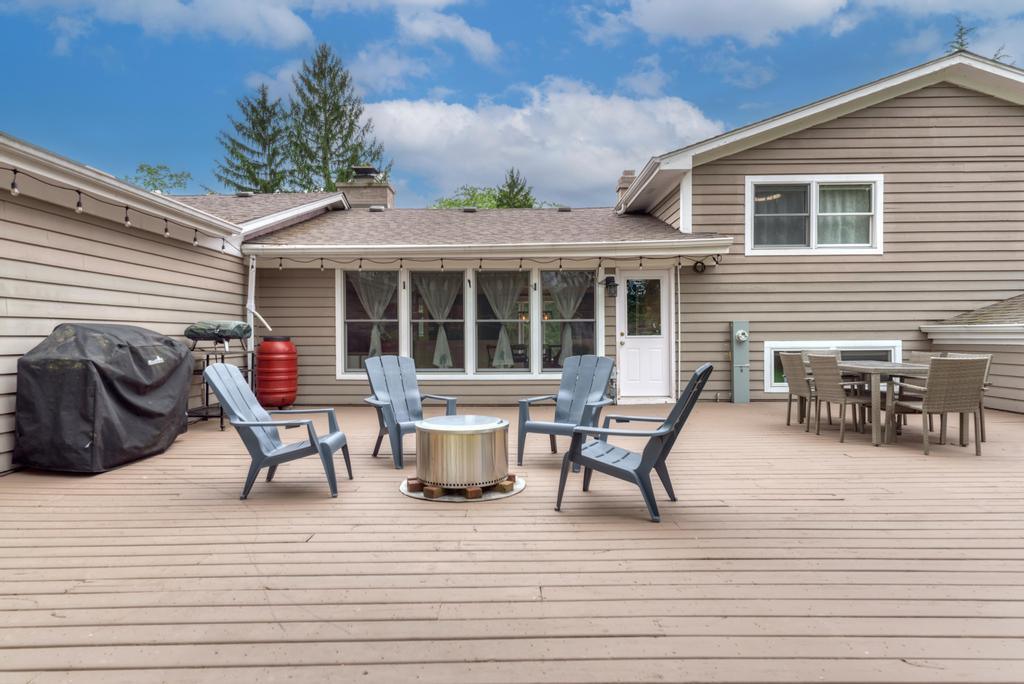 325 Canterbury Lane, Inverness, IL 60010