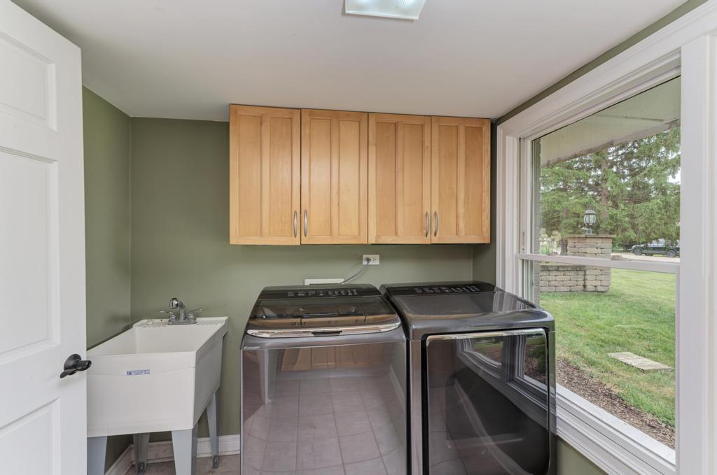 325 Canterbury Lane, Inverness, IL 60010