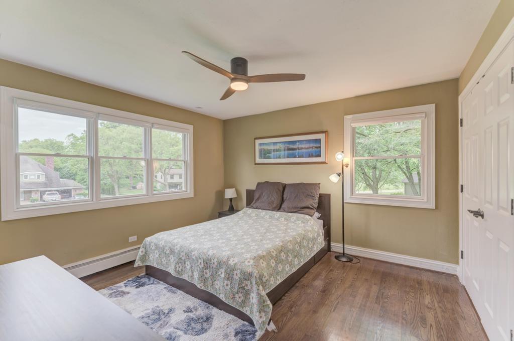325 Canterbury Lane, Inverness, IL 60010