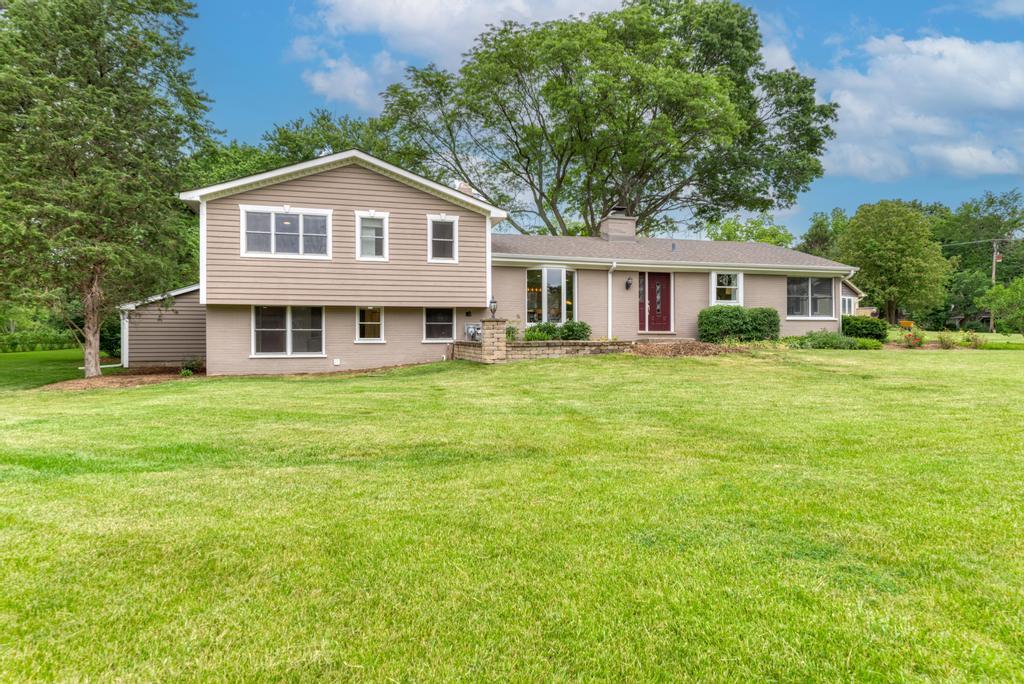 325 Canterbury Lane, Inverness, IL 60010