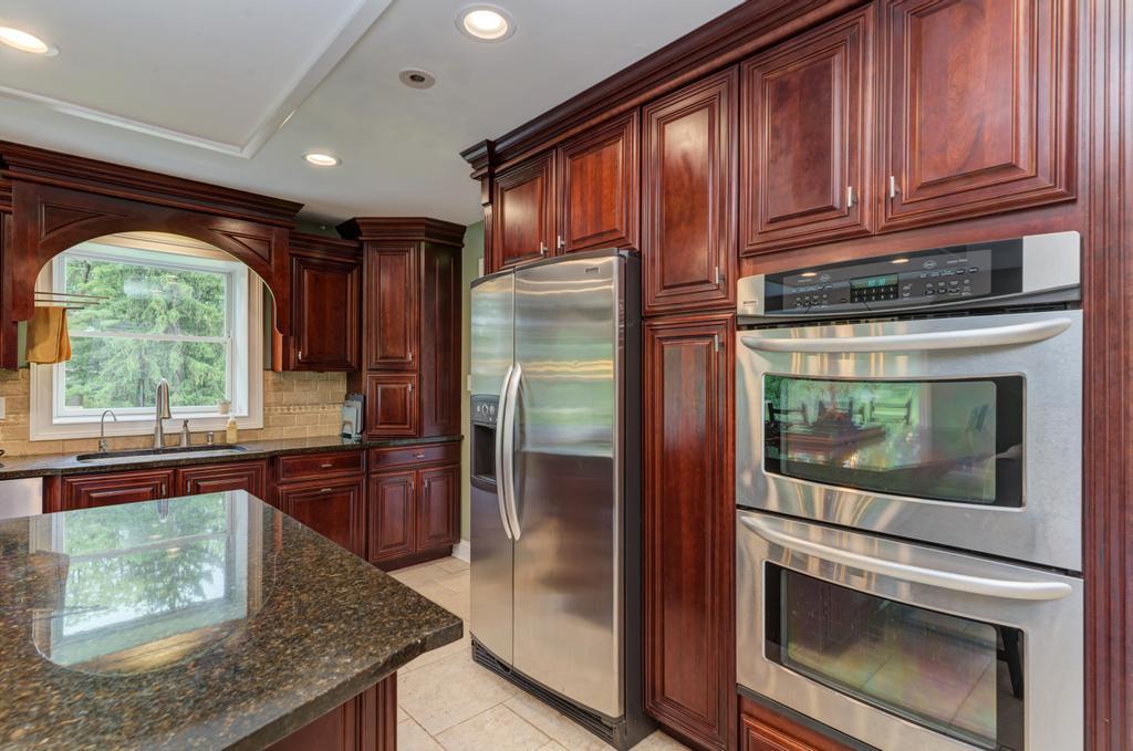 325 Canterbury Lane, Inverness, IL 60010