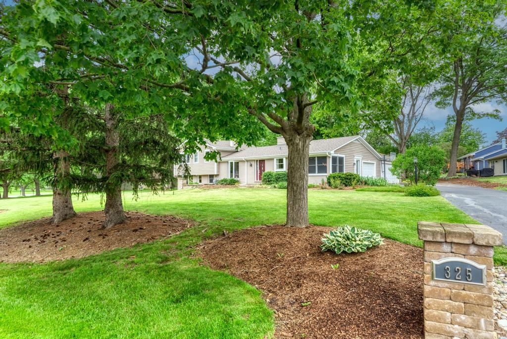 325 Canterbury Lane, Inverness, IL 60010