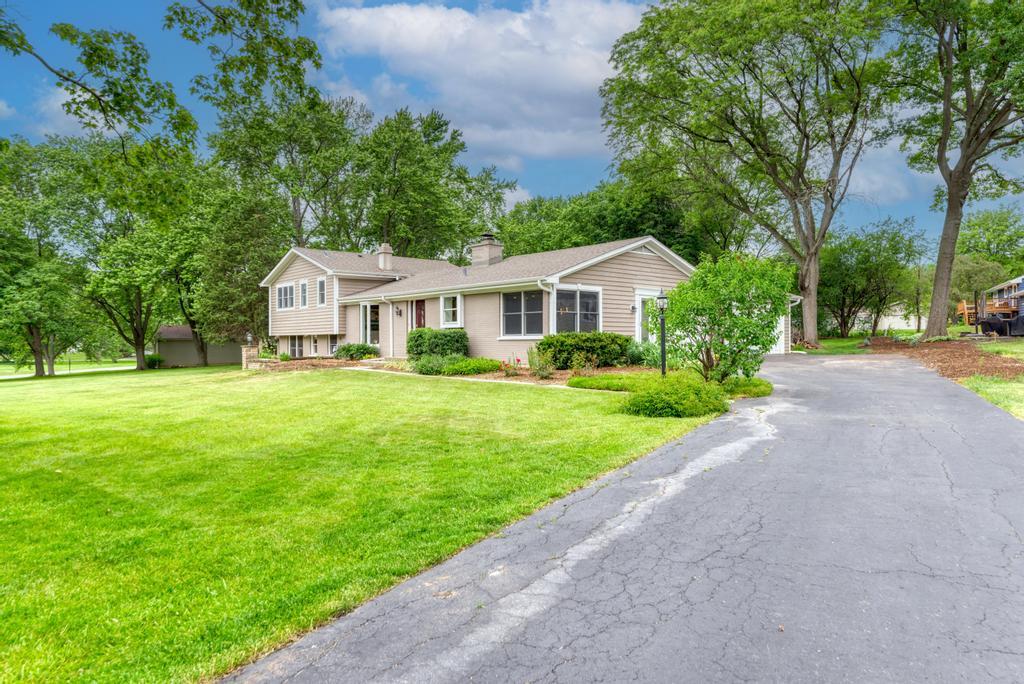 325 Canterbury Lane, Inverness, IL 60010