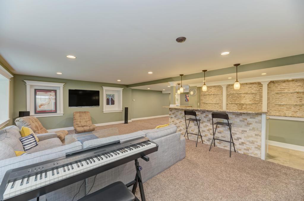 325 Canterbury Lane, Inverness, IL 60010
