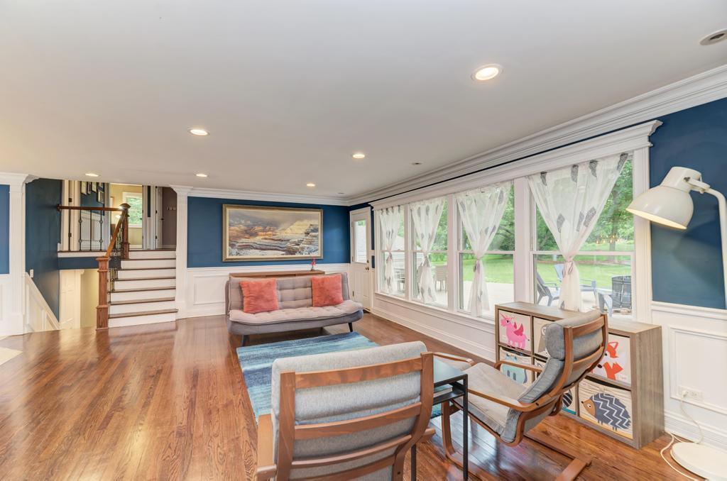 325 Canterbury Lane, Inverness, IL 60010