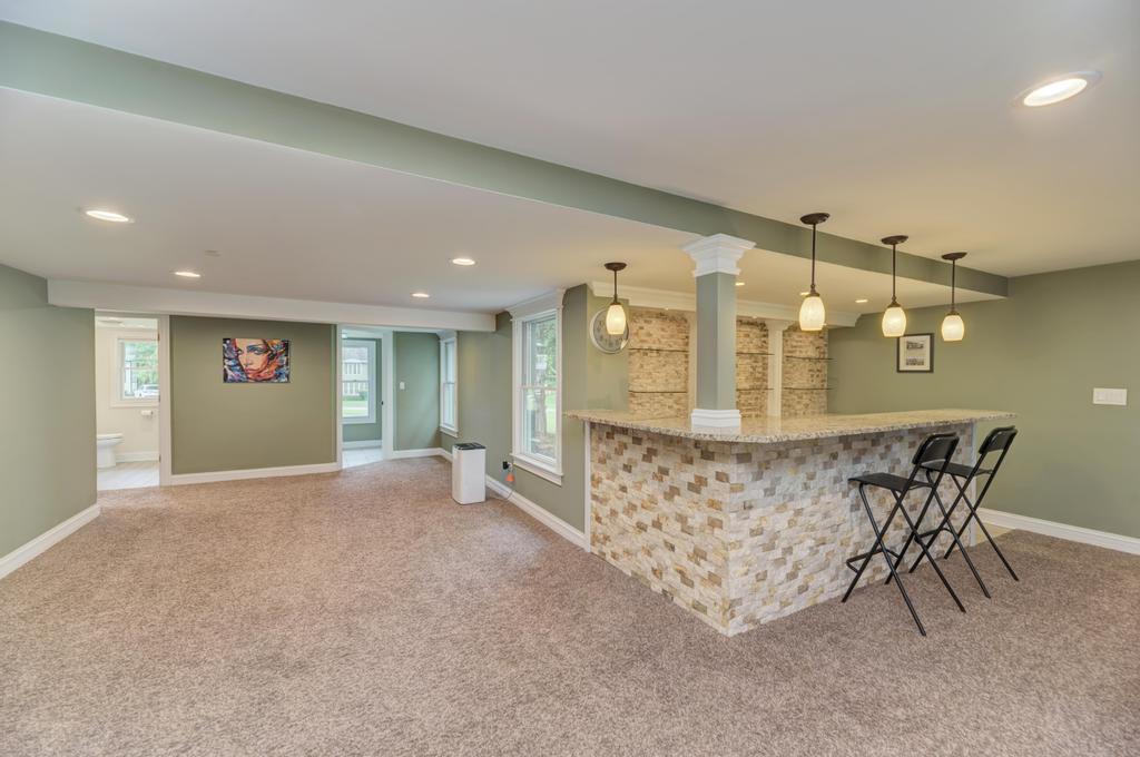 325 Canterbury Lane, Inverness, IL 60010