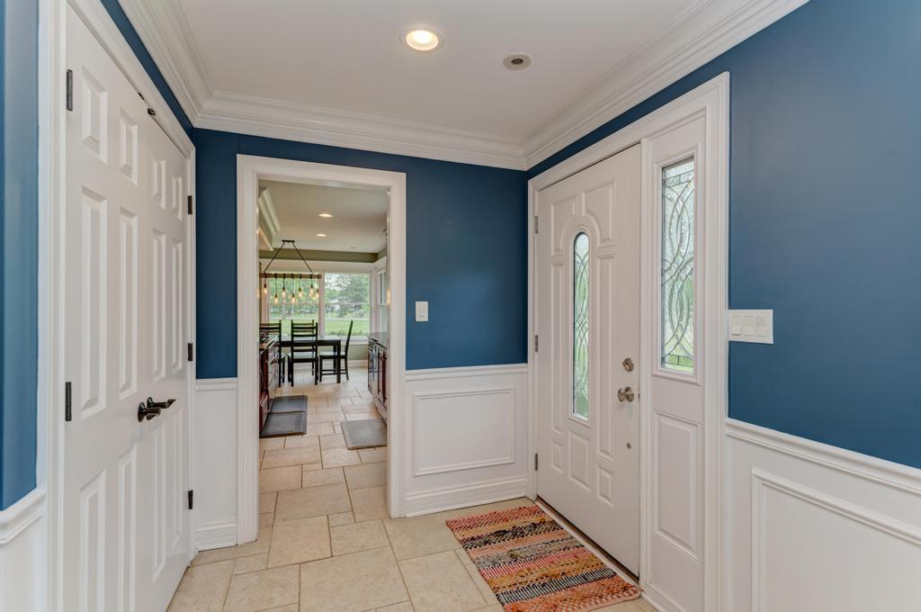 325 Canterbury Lane, Inverness, IL 60010