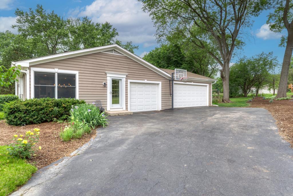 325 Canterbury Lane, Inverness, IL 60010