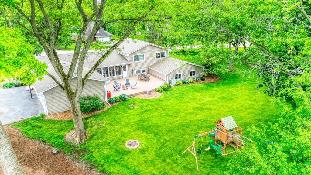 325 Canterbury Lane, Inverness, IL 60010