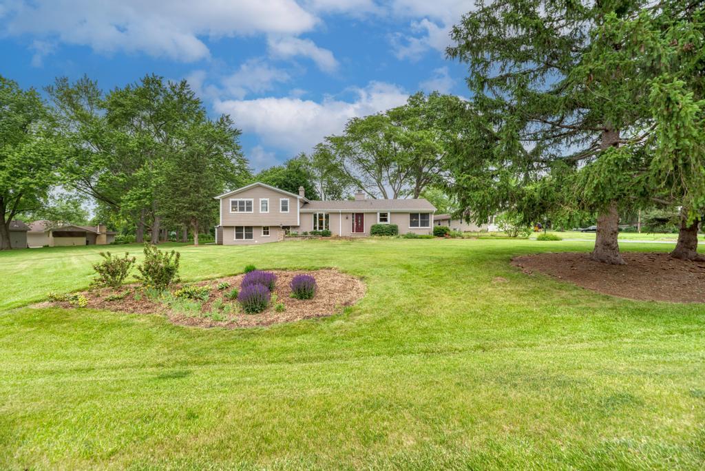 325 Canterbury Lane, Inverness, IL 60010
