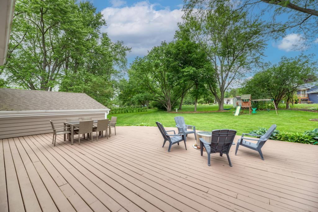 325 Canterbury Lane, Inverness, IL 60010