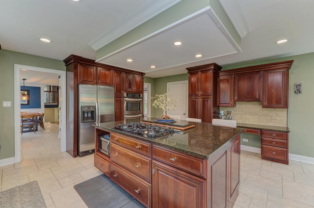 325 Canterbury Lane, Inverness, IL 60010