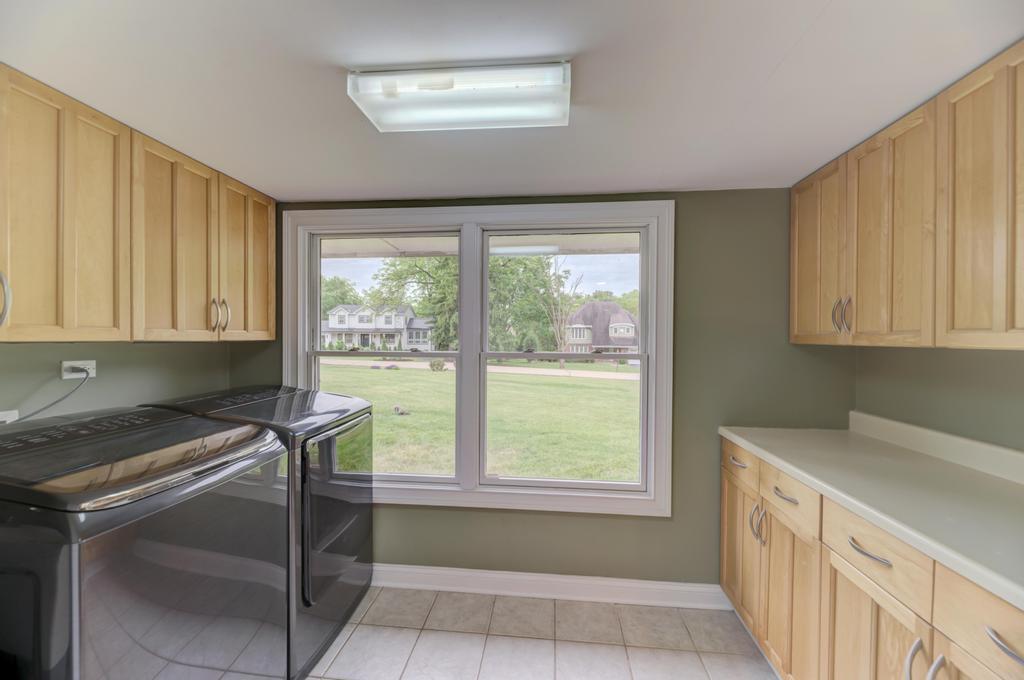 325 Canterbury Lane, Inverness, IL 60010