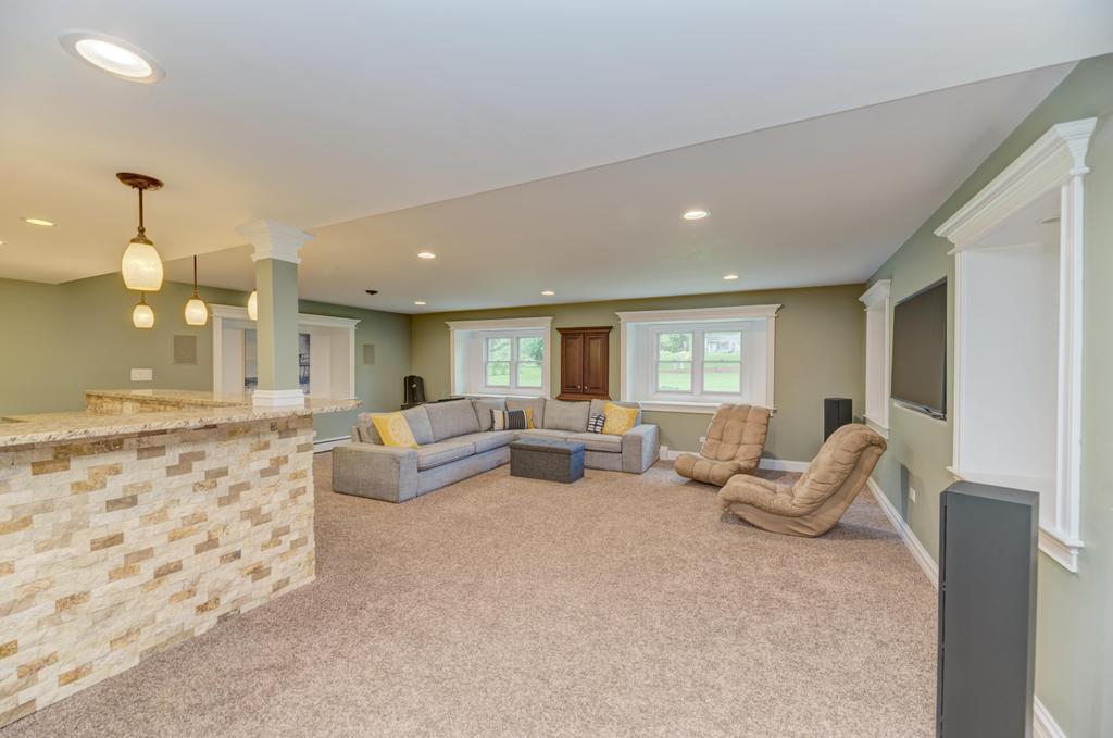 325 Canterbury Lane, Inverness, IL 60010