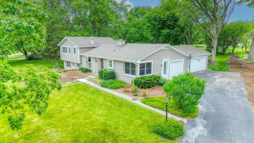 325 Canterbury Lane, Inverness, IL 60010