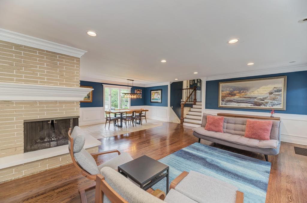 325 Canterbury Lane, Inverness, IL 60010