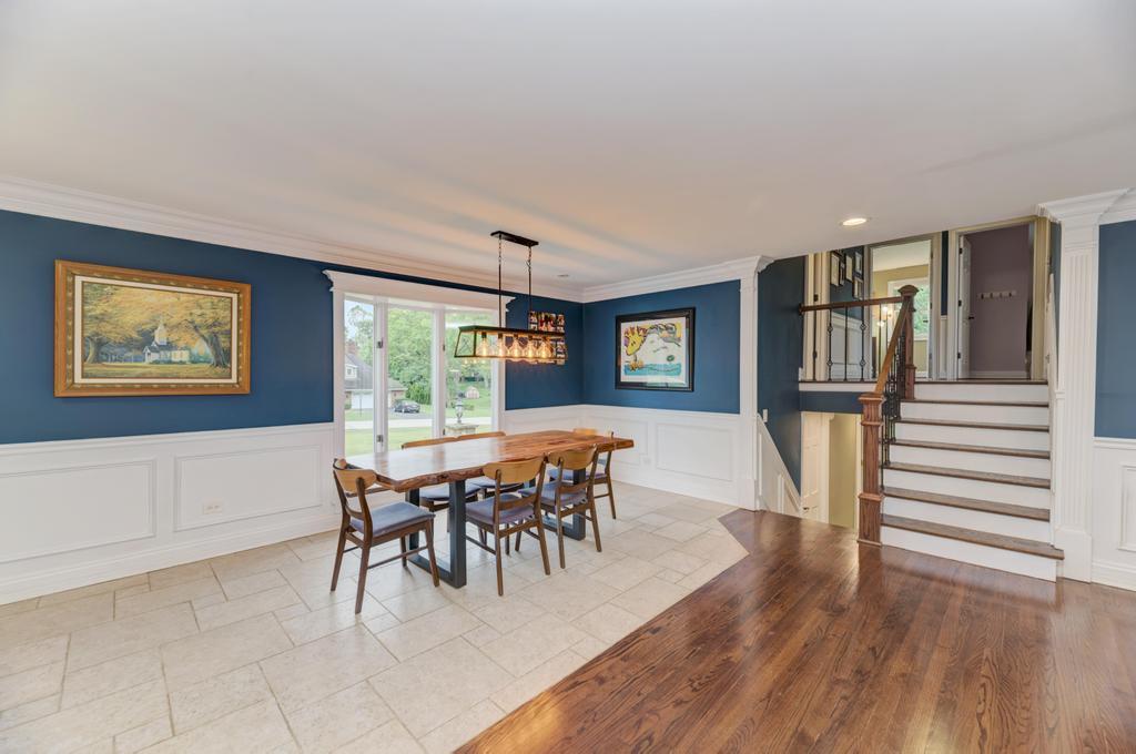 325 Canterbury Lane, Inverness, IL 60010