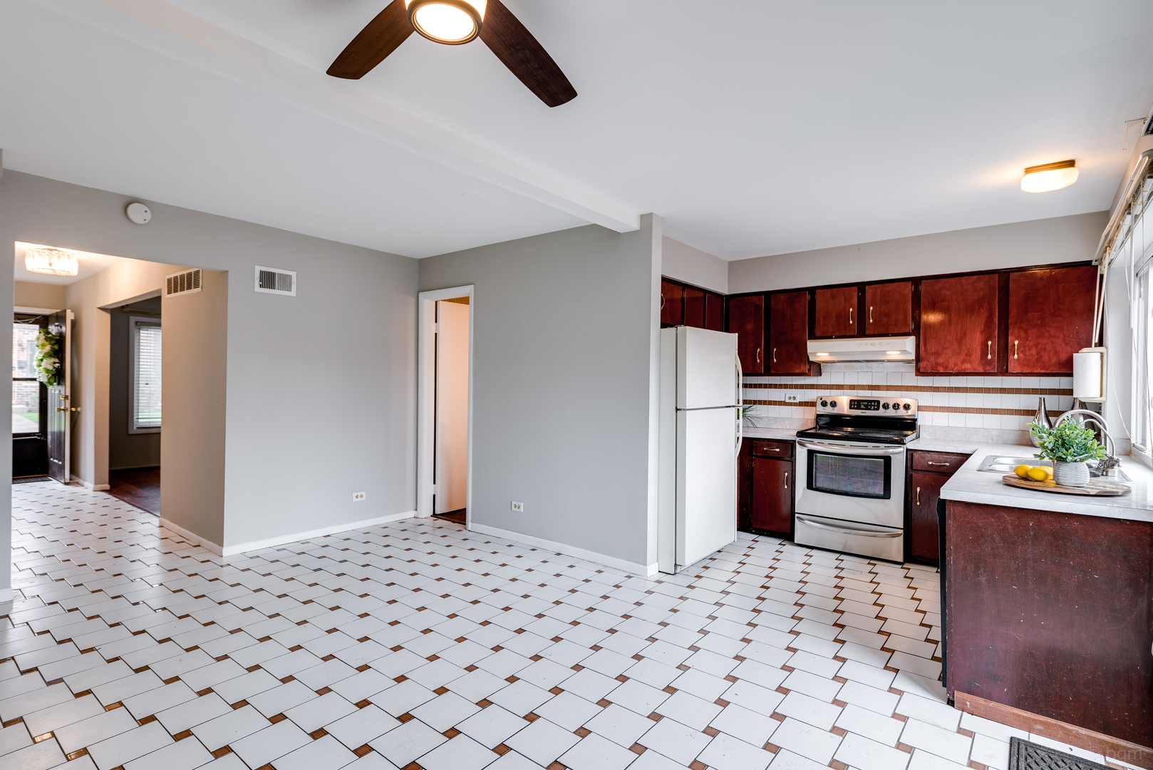 18W269 Kirkland Lane, Villa Park, IL 60181