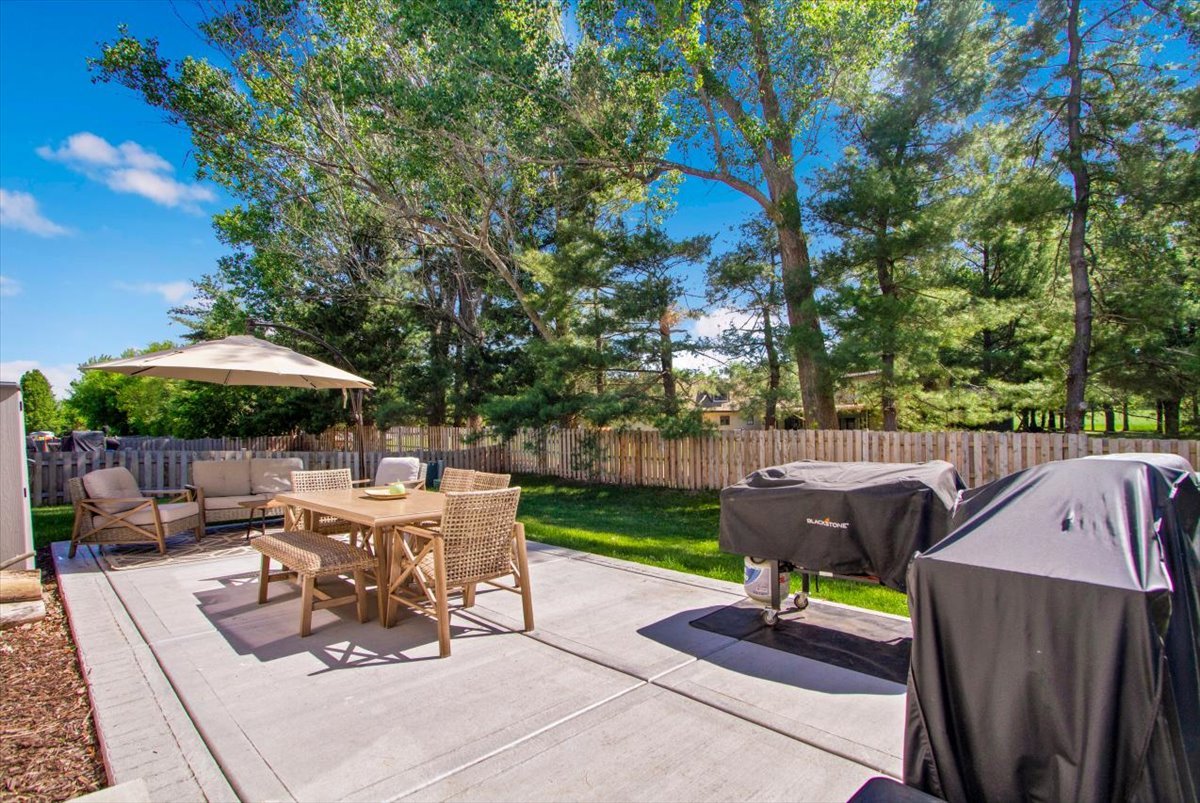 2220 Walnut Glen Boulevard, Island Lake, IL 60042