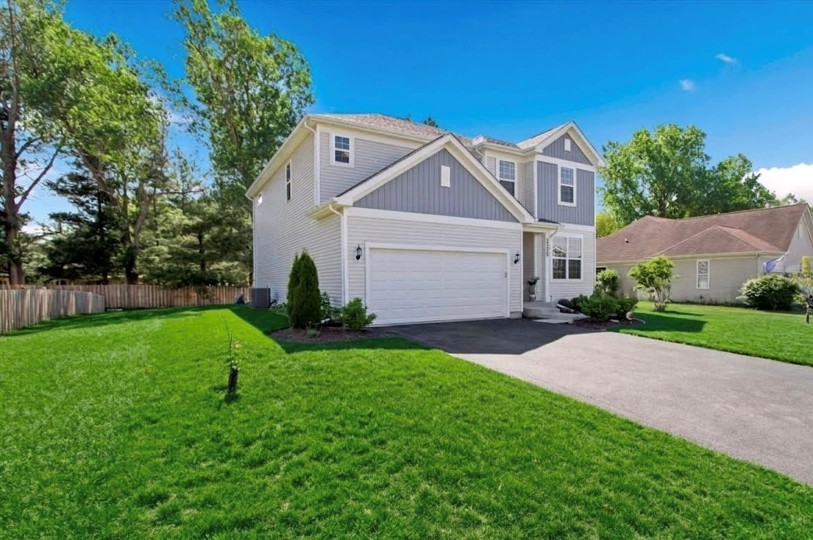 2220 Walnut Glen Boulevard, Island Lake, IL 60042