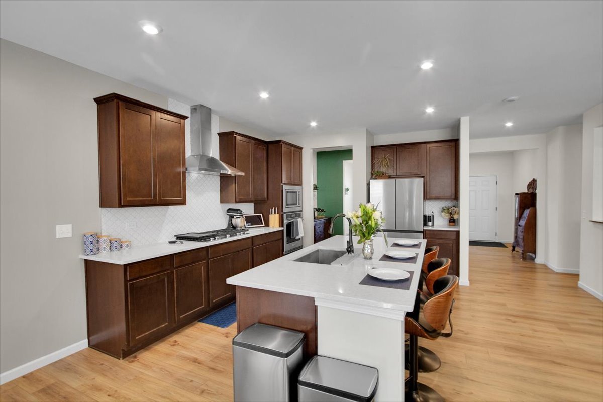 2220 Walnut Glen Boulevard, Island Lake, IL 60042