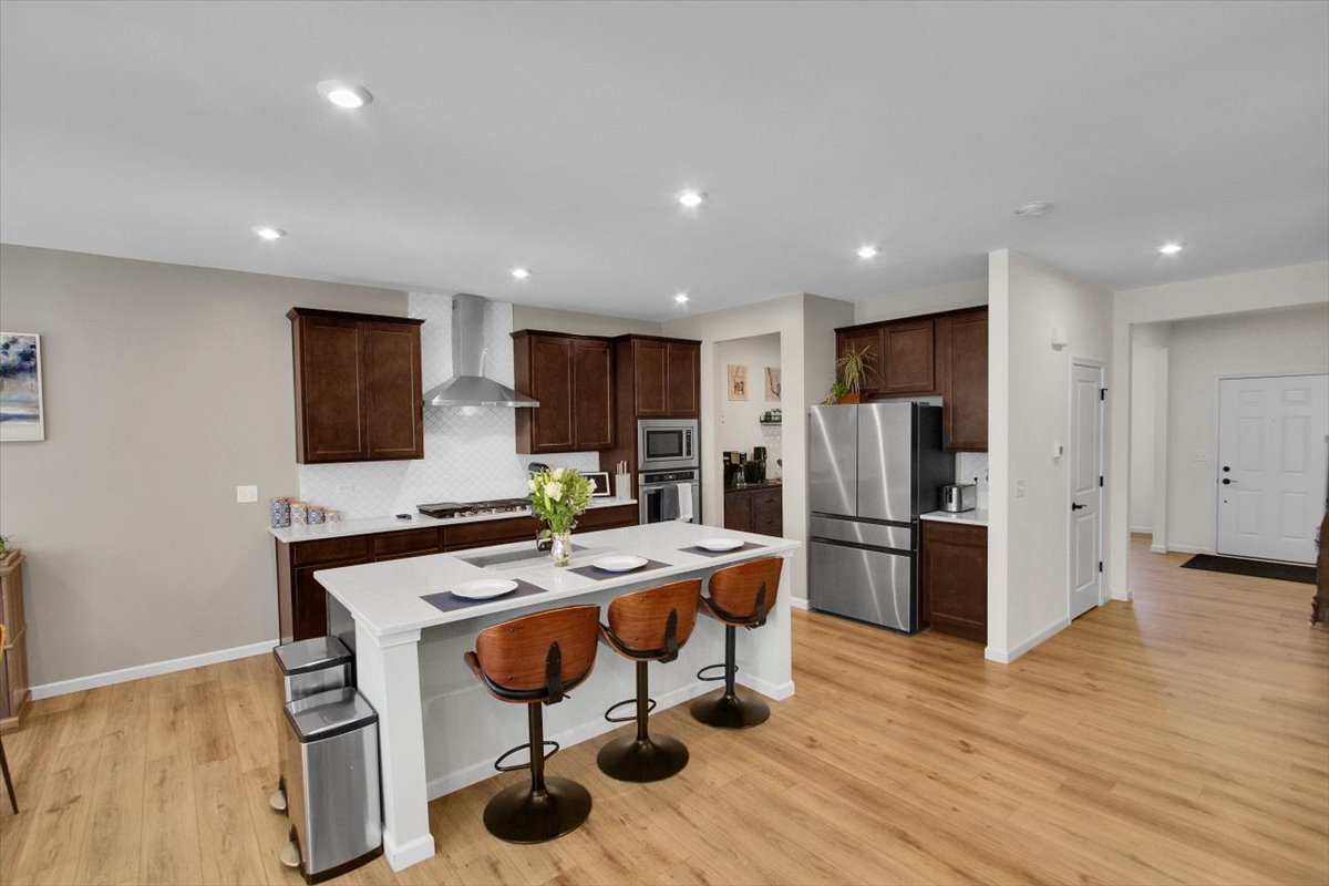 2220 Walnut Glen Boulevard, Island Lake, IL 60042