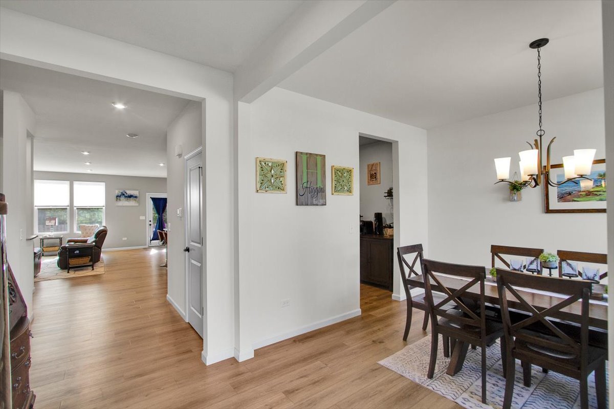 2220 Walnut Glen Boulevard, Island Lake, IL 60042