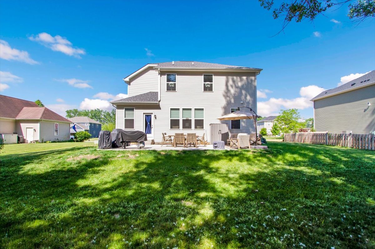2220 Walnut Glen Boulevard, Island Lake, IL 60042