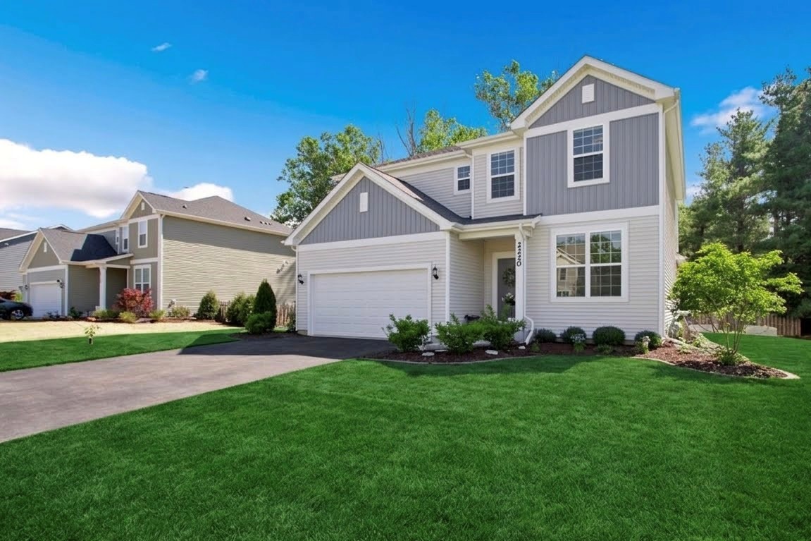 2220 Walnut Glen Boulevard, Island Lake, IL 60042