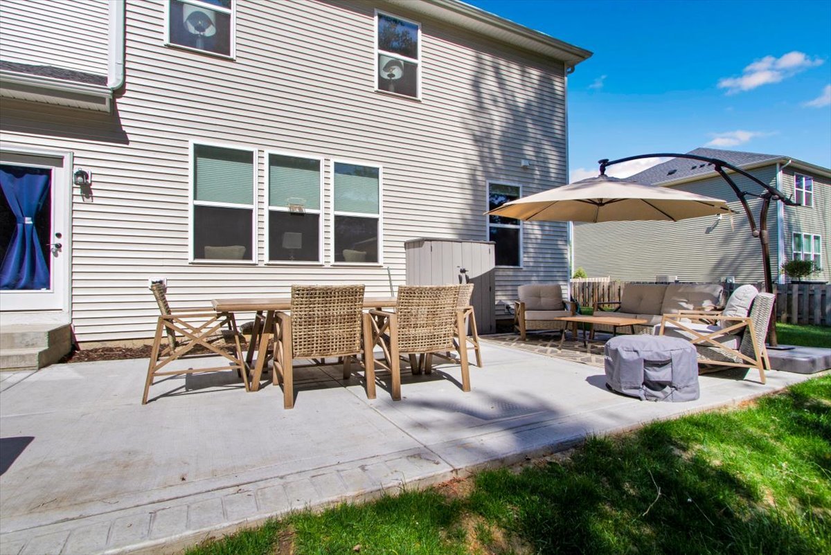 2220 Walnut Glen Boulevard, Island Lake, IL 60042