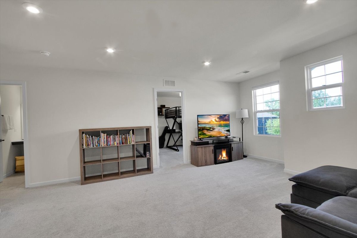 2220 Walnut Glen Boulevard, Island Lake, IL 60042