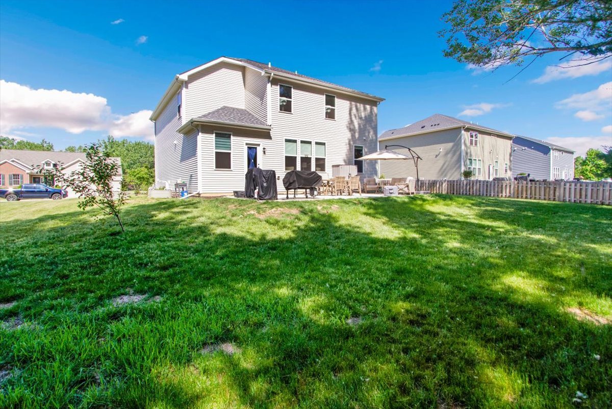 2220 Walnut Glen Boulevard, Island Lake, IL 60042