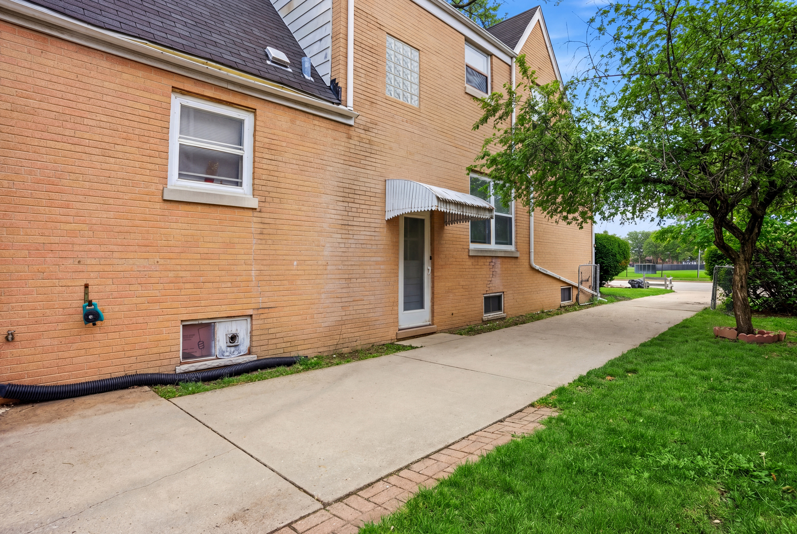 1216 N Northwest Highway, Park Ridge, IL 60068