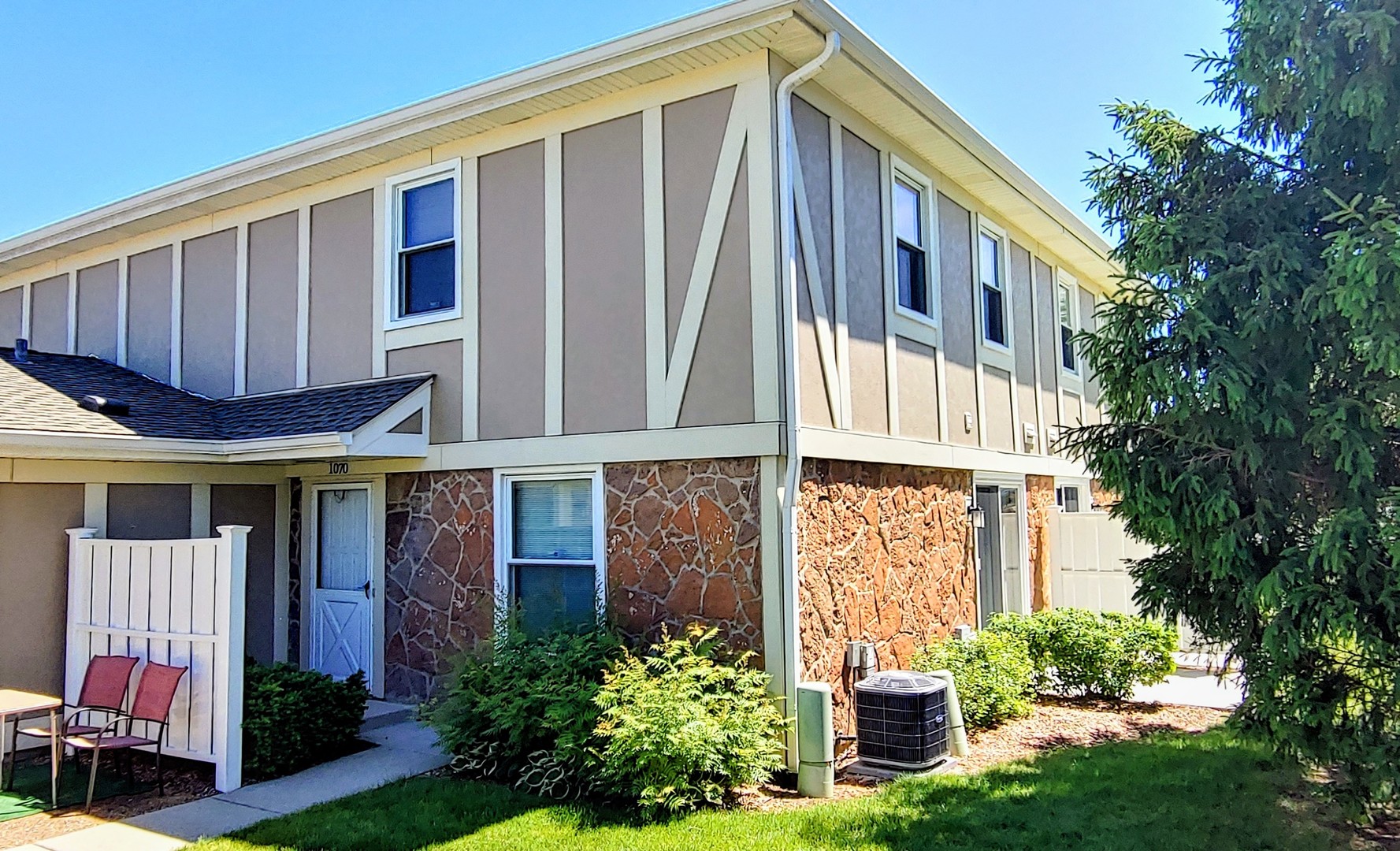 1070 Glouchester Harbor #1070, Schaumburg, IL 60193