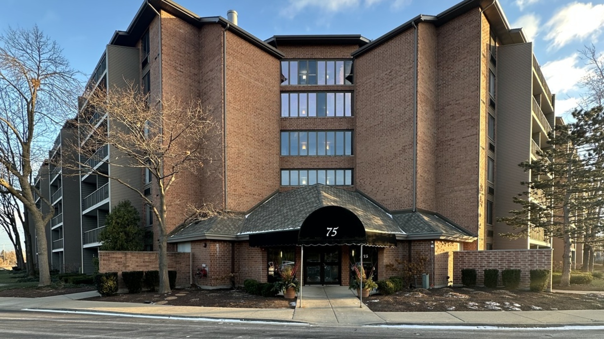 75 Kristin Circle #613, Schaumburg, IL 60195