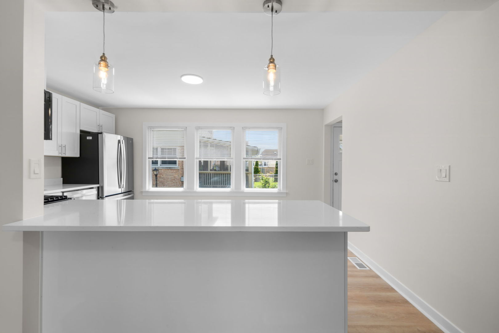6207 W Eastwood Avenue, Chicago, IL 60630