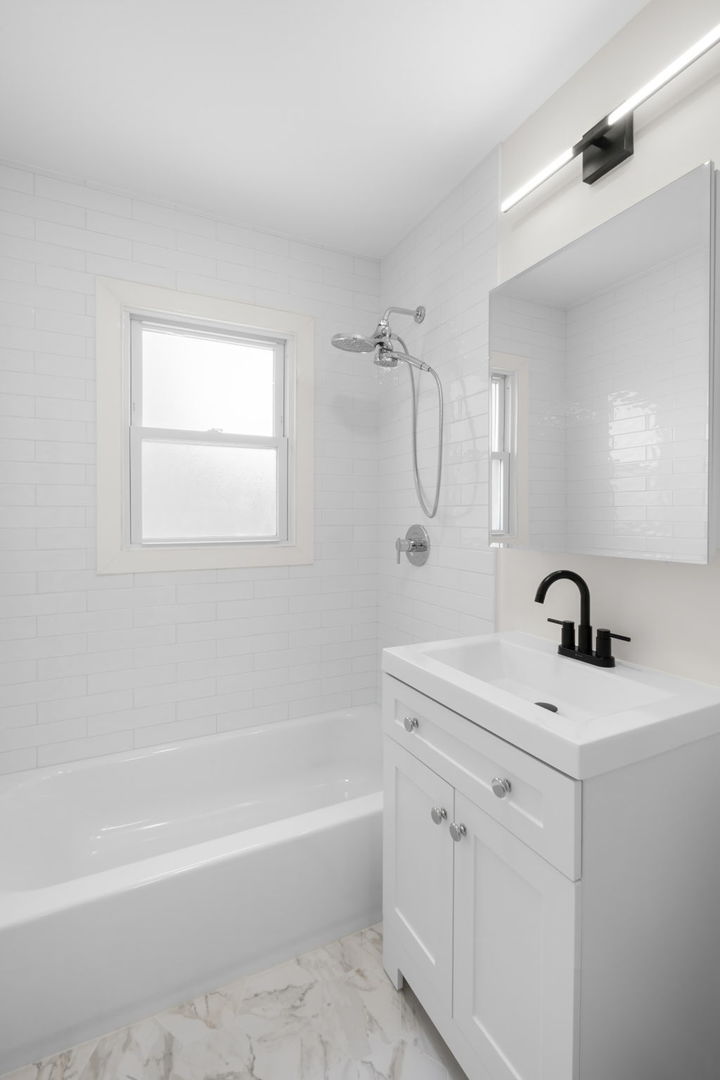 6207 W Eastwood Avenue, Chicago, IL 60630