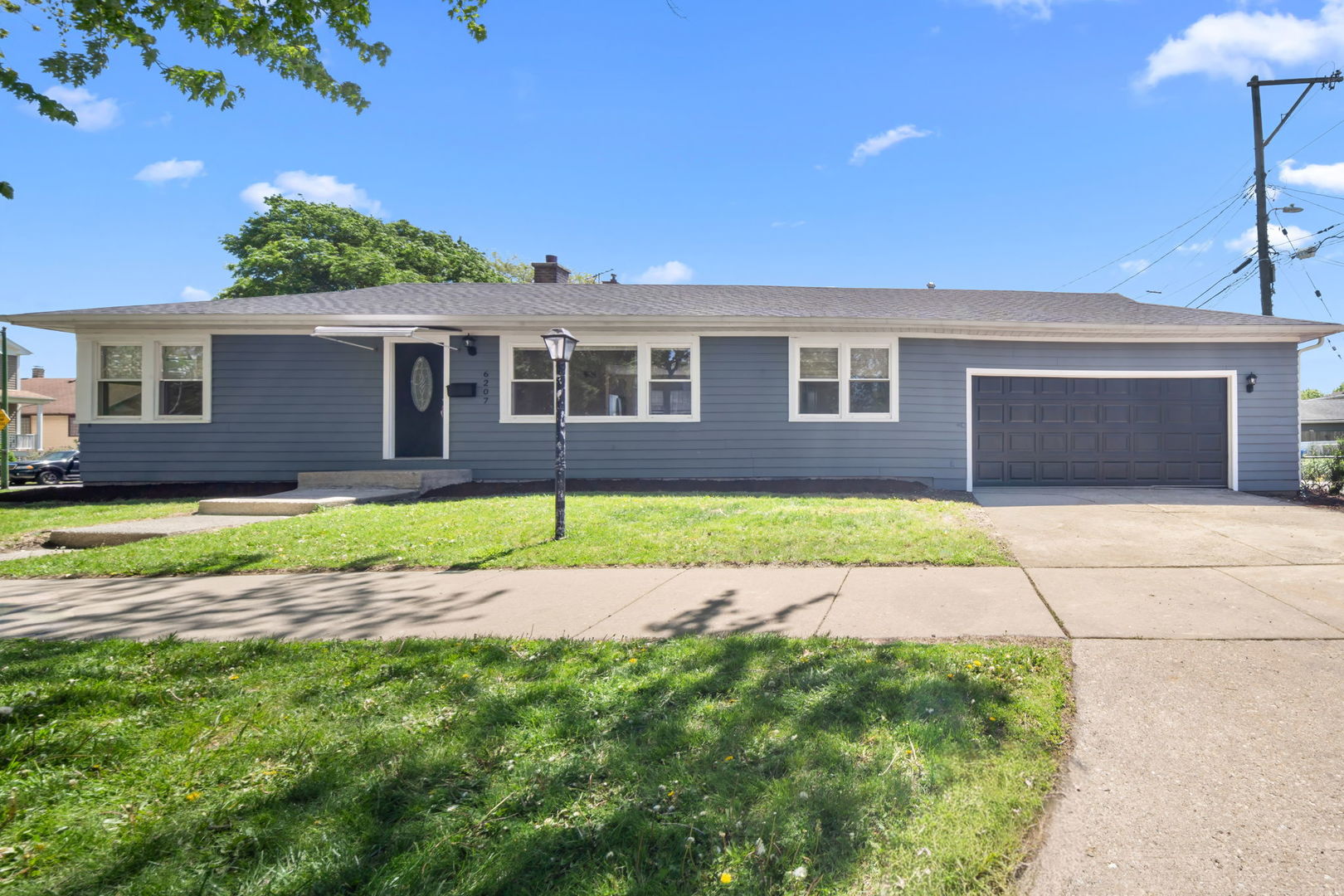 6207 W Eastwood Avenue, Chicago, IL 60630