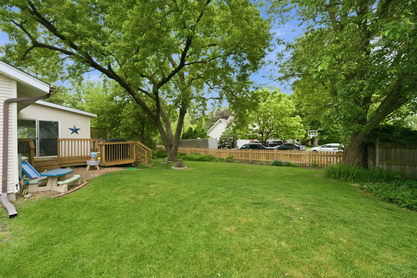 2S445 Sanchez Drive, Warrenville, IL 60555
