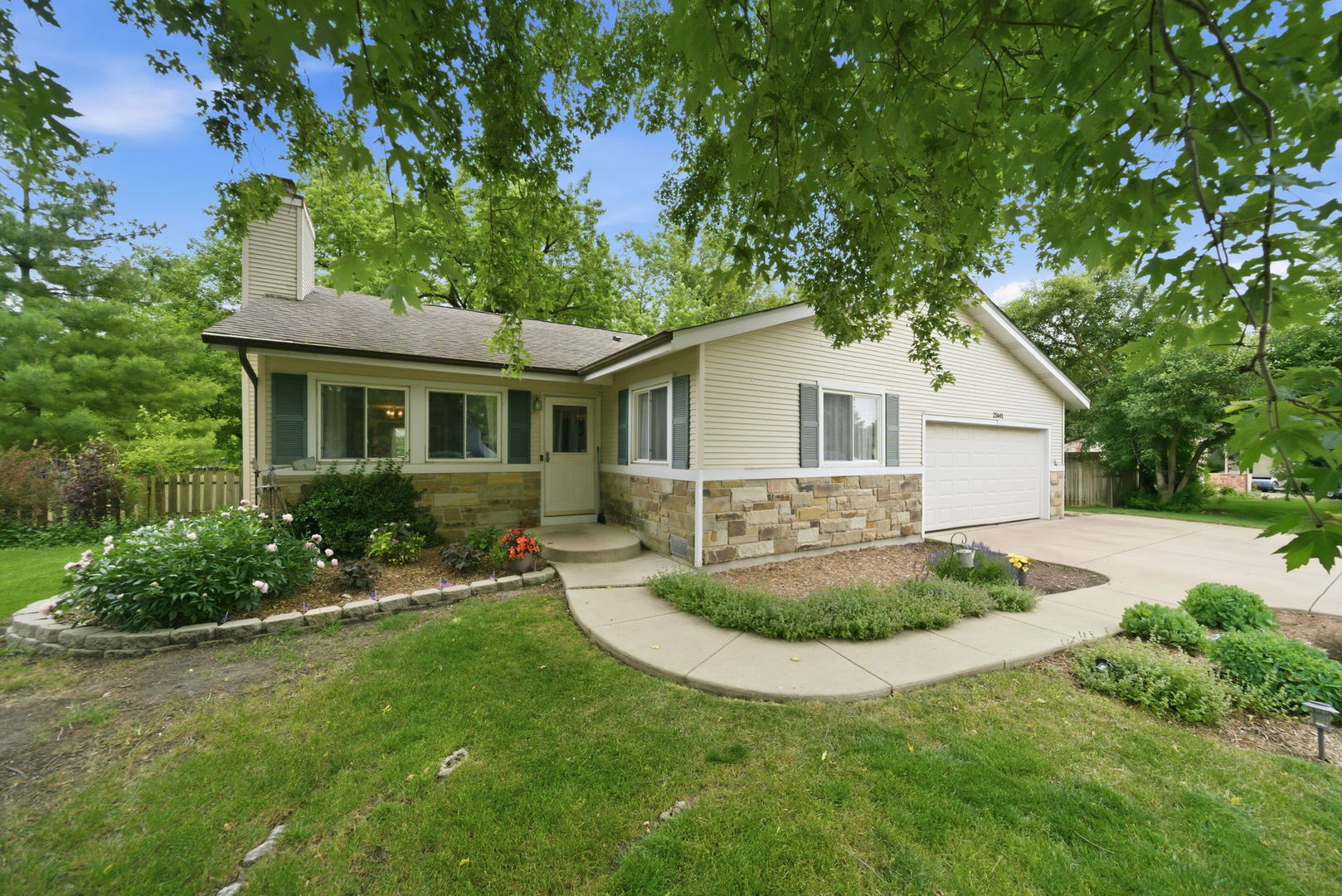 2S445 Sanchez Drive, Warrenville, IL 60555