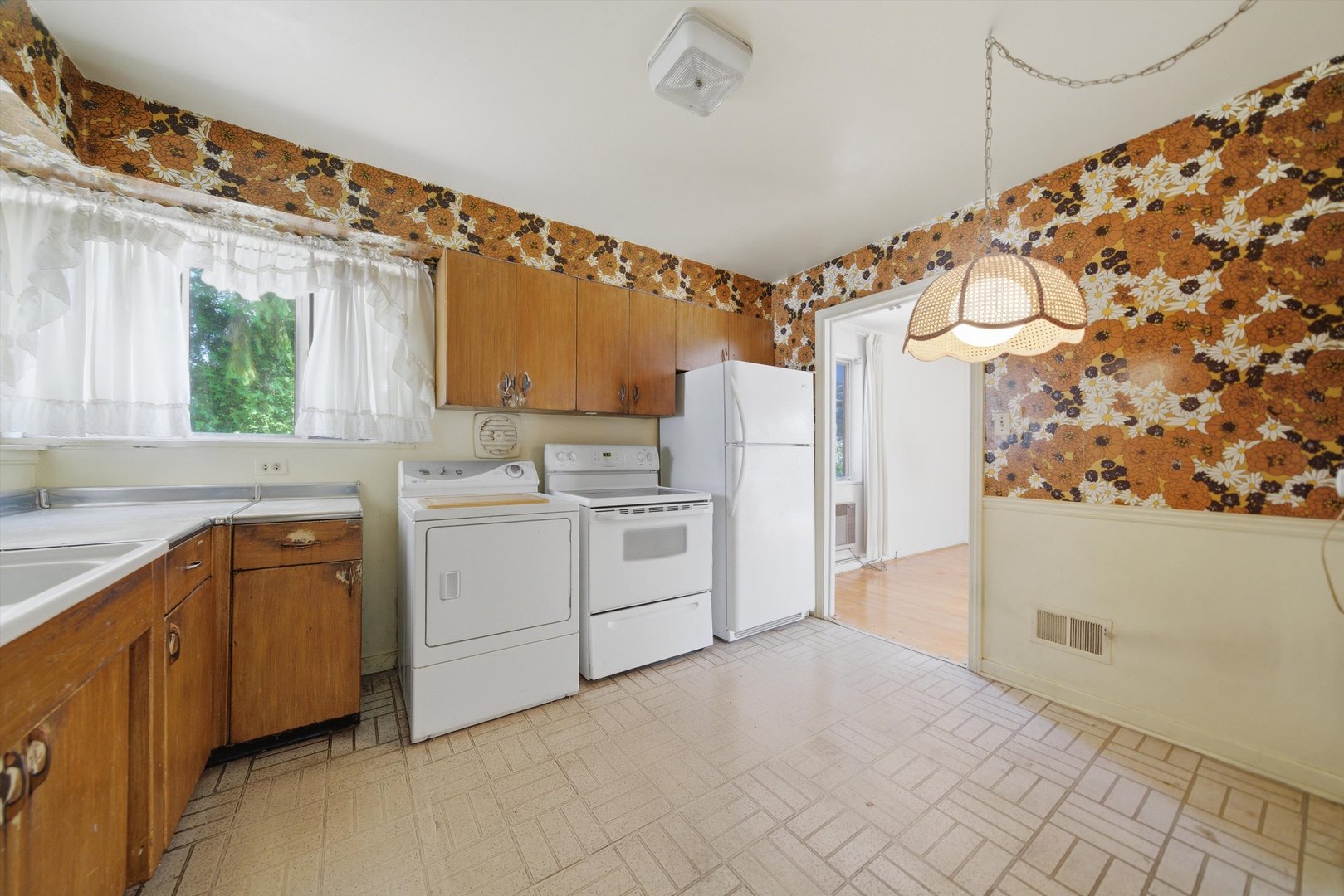 415 N Highland Avenue, Elmhurst, IL 60126