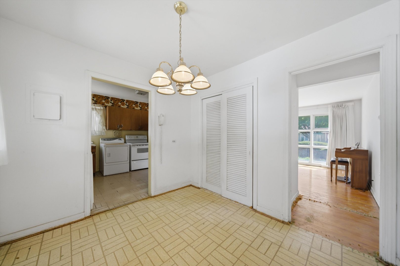415 N Highland Avenue, Elmhurst, IL 60126